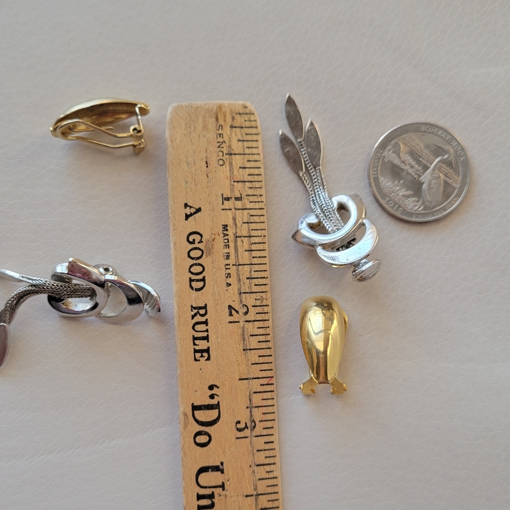 Vintage Monet Silver-tone & Unsigned Gold-tone Clip-On Earrings ~ 1970s? - Picture 6 of 16